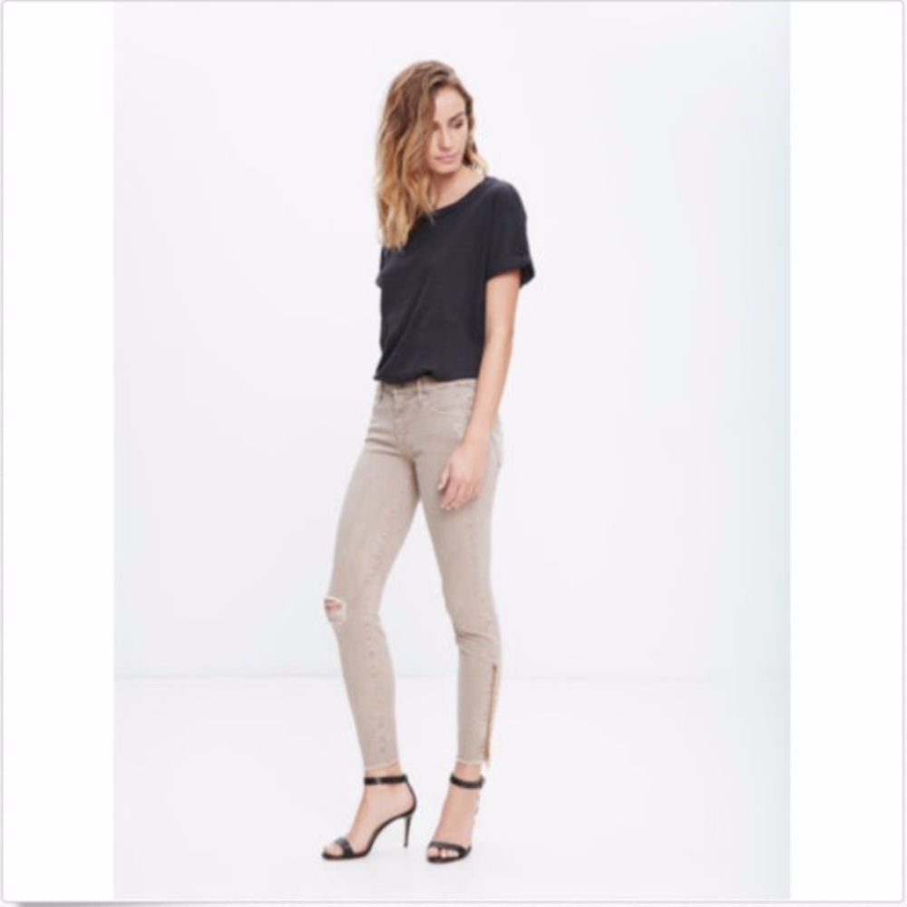 Mother Looker Zip Fray in Sand